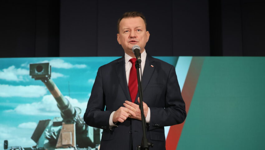 M. Błaszczak przestrzega przed zapowiadaną przez Trzecią Drogę rewizją umów z Koreą: “zostaniemy z niczym”