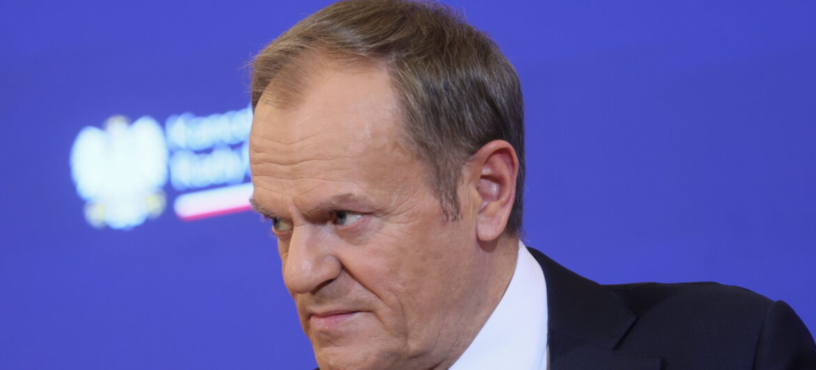 Zły wujek w nocy zakradł się do naszego pokoju i przy milczącej aprobacie krewniaków zaczął nas brutalnie dotykać