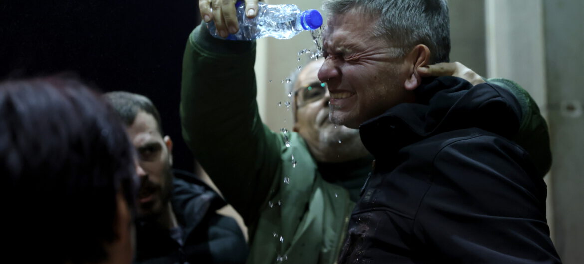 Wybuchły protesty przeciwko sfałszowanym wyborom. Policja użyła gazu łzawiącego