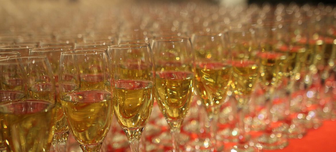 Celebryci zorganizowali półnagą imprezę. Jeden trafił do więzienia, pozostali staną przed sądem