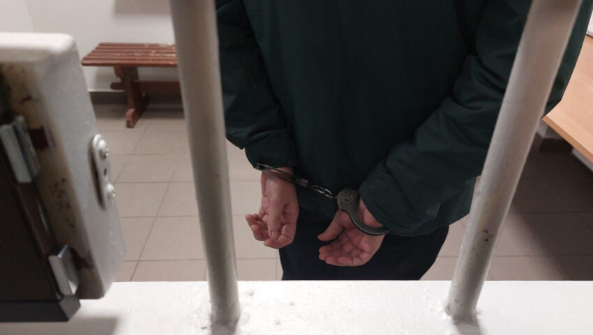 Policjanci zatrzymali seryjnego złodzieja. Mieszkaniec Rzeszowa okradł m.in. aptekę, gabinet stomatologiczny oraz lodowisko