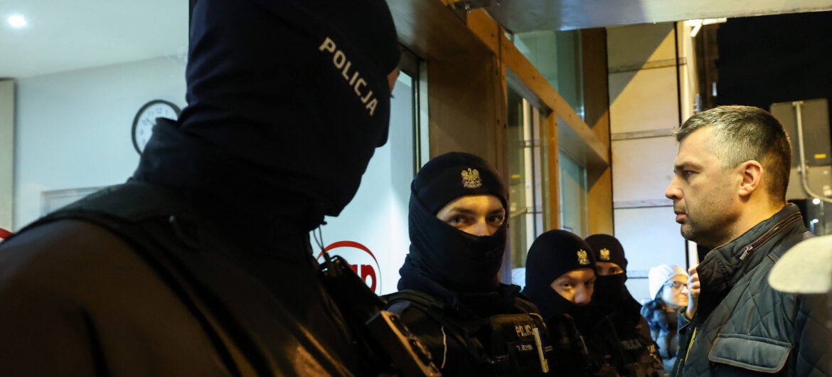Co grozi Sienkiewiczowi za przejęcie TVP? Poseł PiS nie ma wątpliwości