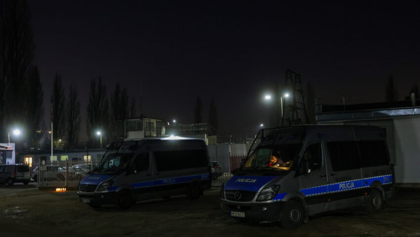 “Reżim Tuska znów stchórzył”. Kamińskiego i Wąsika wywieziono z Warszawy