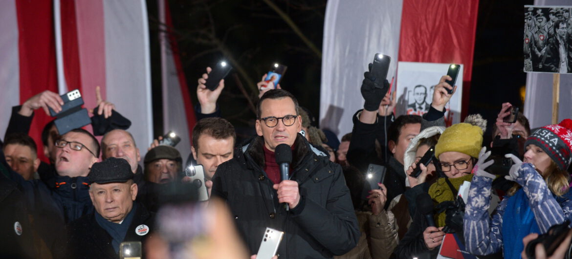 Mateusz Morawiecki: Tusk zamiast brać odpowiedzialność za polskie sprawy, przerzuca je na innych
