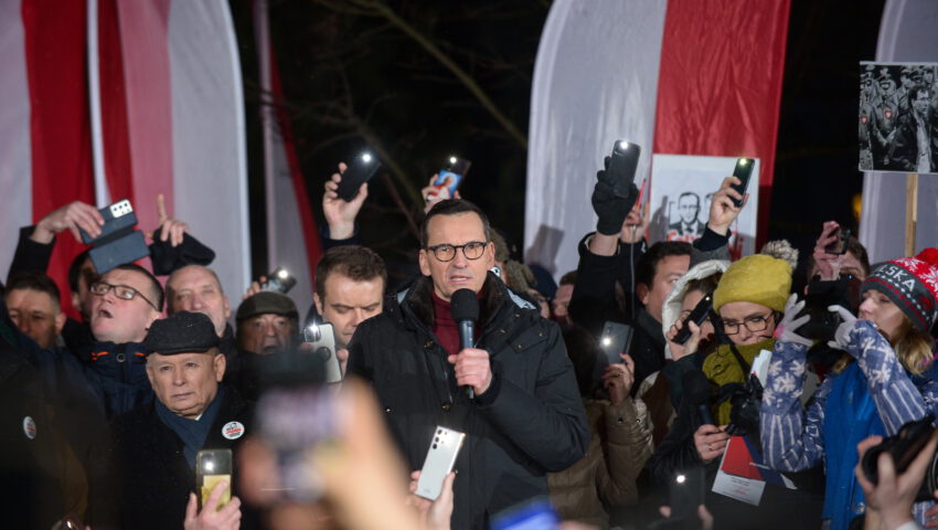 Mateusz Morawiecki: Tusk zamiast brać odpowiedzialność za polskie sprawy, przerzuca je na innych