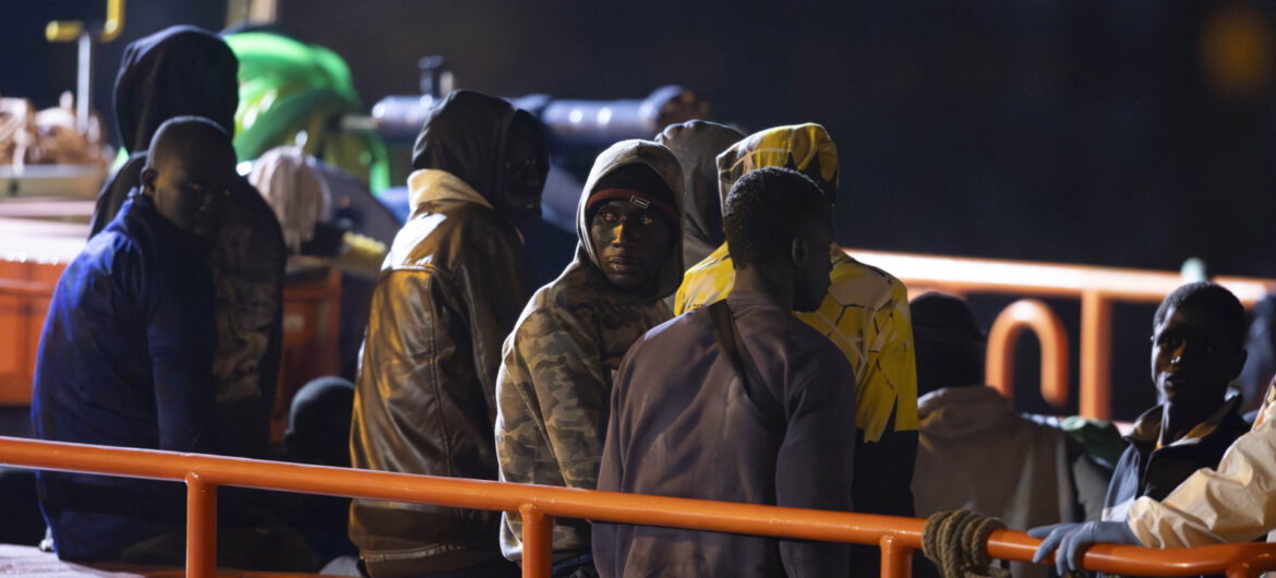 Komornik skonfiskował minister ds. migracji lodówkę i ekspres do kawy. To kara za… nieprzyjęcie migrantów