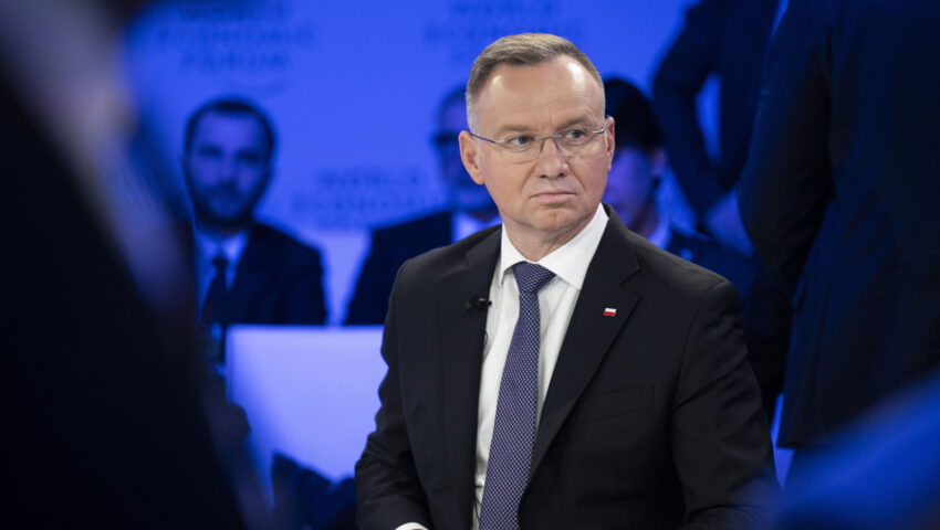 Prezydent: sąd nakazał przymusowe dokarmianie Kamińskiego