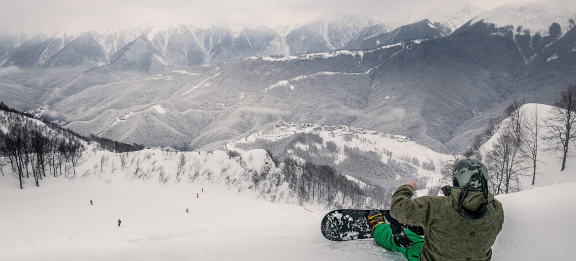 Snowboardzistka utknęła w wyciągu narciarskim. Spędziła całą noc na mrozie