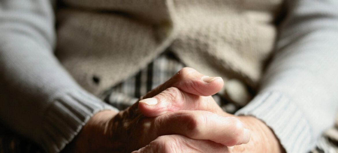 Zaufała znajomej z bazarku, ta systematycznie ją okradała. Seniorka niczego nie podejrzewała