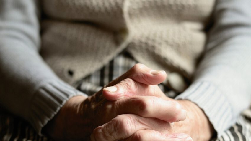 Zaufała znajomej z bazarku, ta systematycznie ją okradała. Seniorka niczego nie podejrzewała