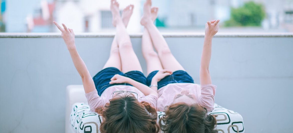 Bliźniaczki zostały rozdzielone w dzieciństwie. Odnalazły się dzięki TikTokowi