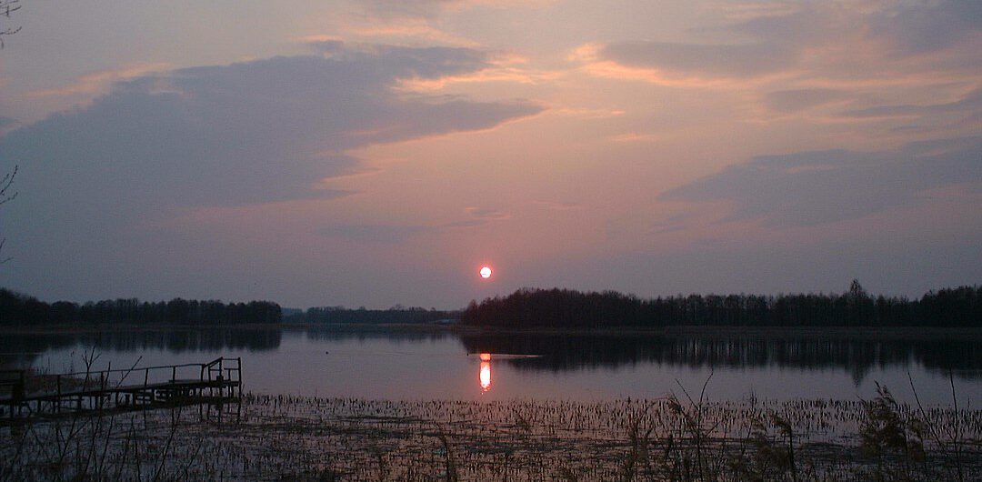 Tragedia na jeziorze Wigry. Pod nastolatkami załamał się lód