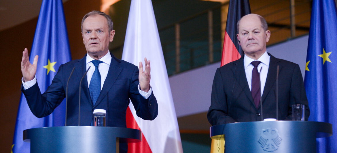 Tusk w Niemczech na temat reparacji: “W sensie prawnym kwestia zamknięta wiele lat temu”