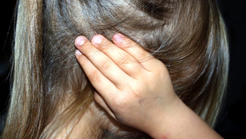 Ile kosztuje cierpienie dziecka wykorzystanego seksualnie? Naukowcy obliczyli koszty