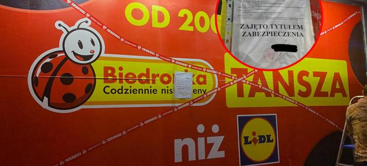 Wojna handlowa Lidla i Biedronki coraz ostrzejsza. “Aresztowano” billboardy jednego z dyskontów