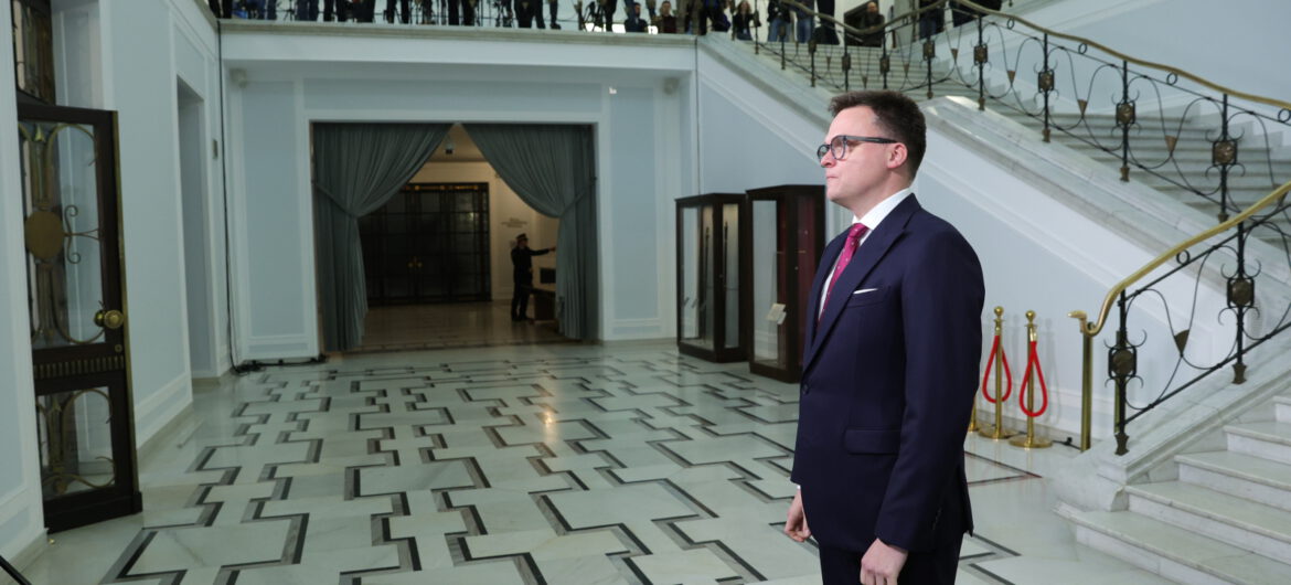 Co z tymi mandatami? Nocny wpis Macieja Wasika i przestroga dla Hołowni