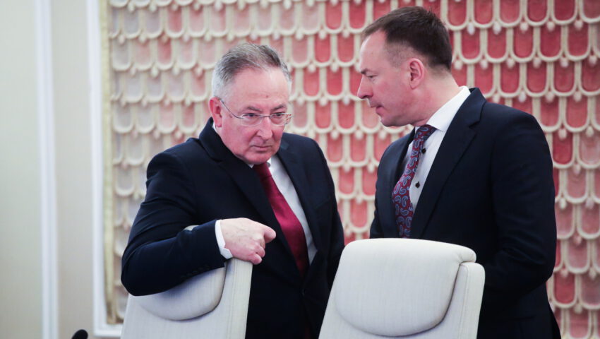 Niemcy chwalą Sienkiewicza: prawnuk sławnego pisarza “ogniem i mieczem” tępi nadużycia PiS