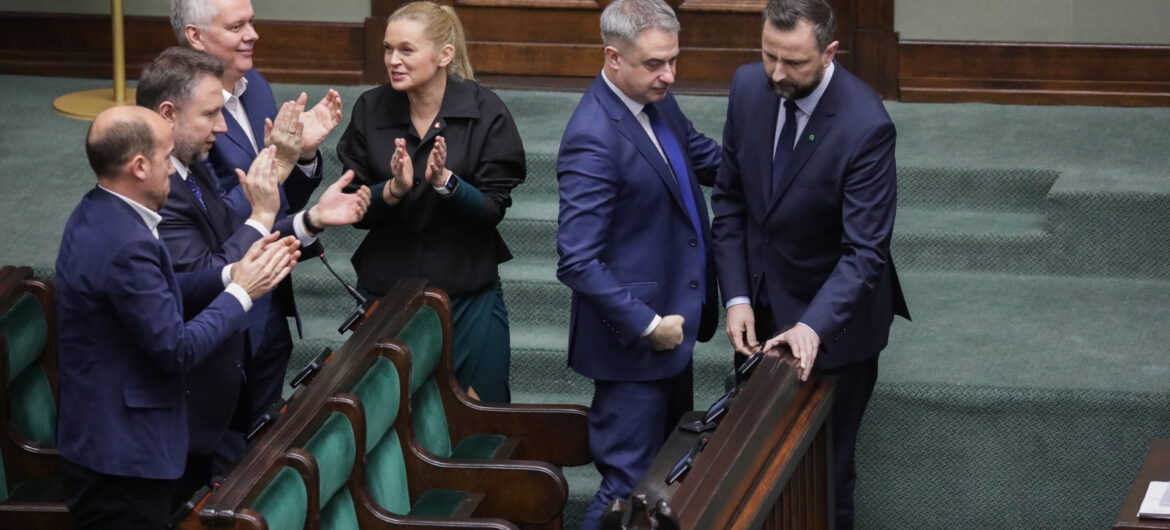 Co za cyrk. “Resort Cyfryzacji nie może ogłosić przetargu ws. laptopów dla uczniów, bo minister edukacji nie uaktualniła specyfikacji sprzętu”