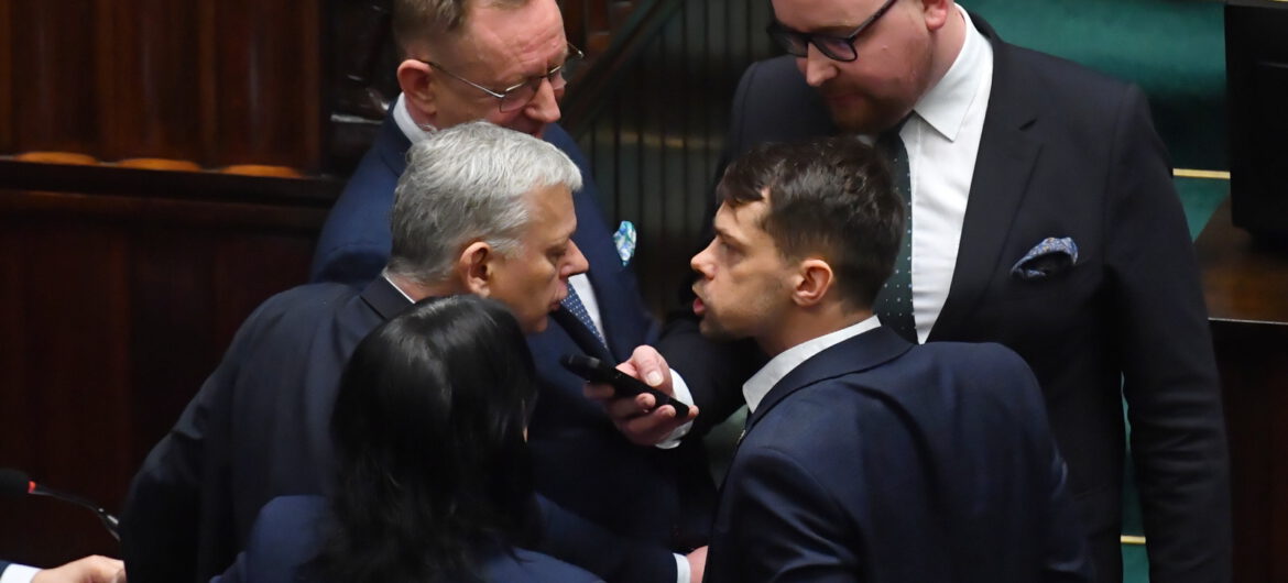 Emocje w Sejmie sięgnęły zenitu. Prawie doszło do bójki