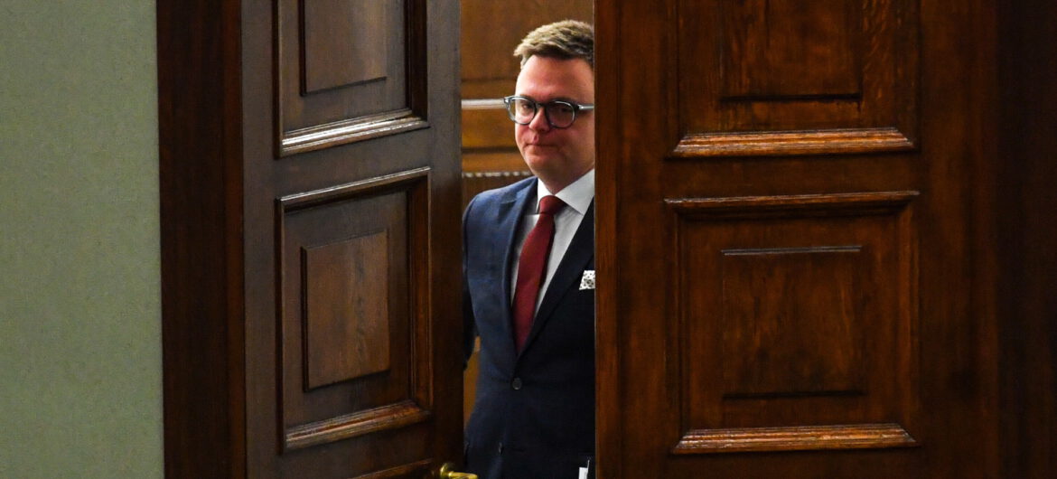 Porównał Hołownię do kierownika sklepu. Błaszczak nawiązał do filmu Barei