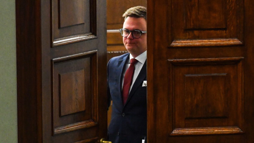 Porównał Hołownię do kierownika sklepu. Błaszczak nawiązał do filmu Barei