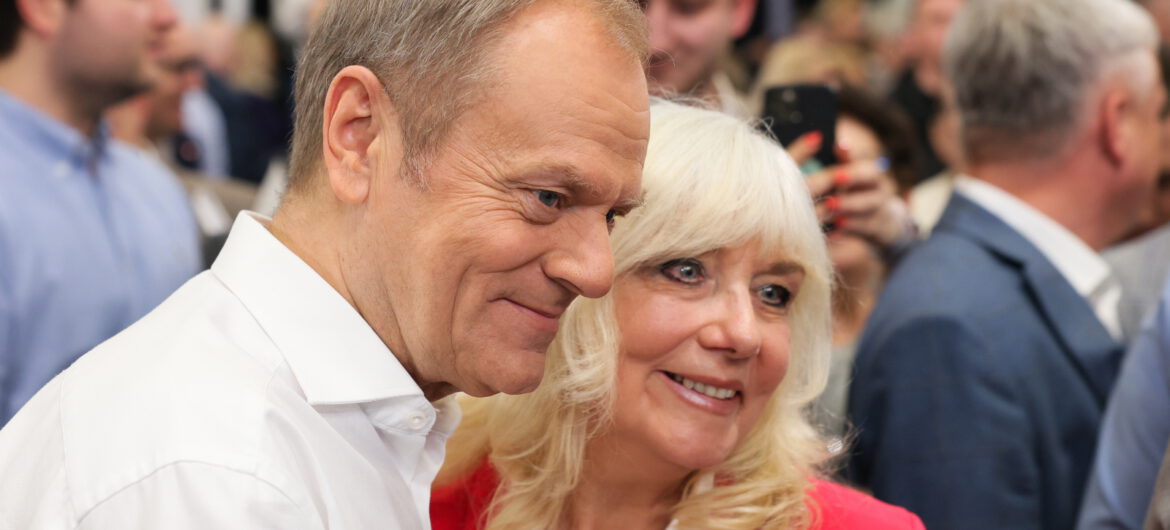 Prokuratura umorzyła śledztwo w sprawie słów Donalda Tuska o “wyprowadzeniu” Adama Glapińskiego