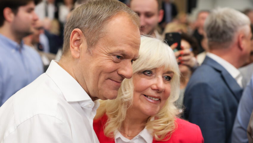Prokuratura umorzyła śledztwo w sprawie słów Donalda Tuska o “wyprowadzeniu” Adama Glapińskiego