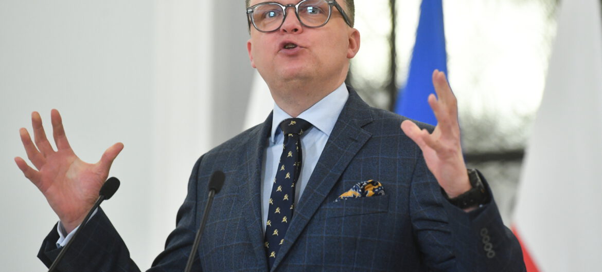 Hołownia zabrał siedmiorgu posłów PiS diety poselskie