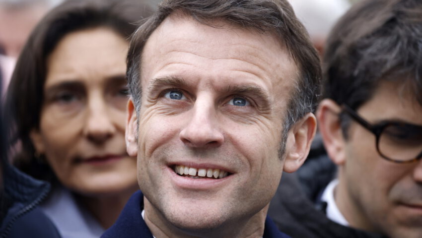 Macron obiecał, że weźmie kąpiel… w Sekwanie