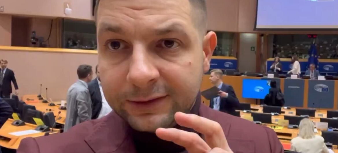 Maski opadły. Pakt migracyjny przyjęty. PO, PSL, Polska 2050 i Lewica głosowały ZA