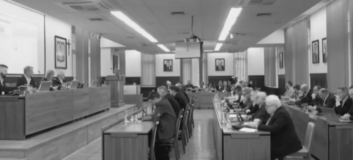 Dramatyczne sceny podczas sesji Rady Miasta na Śląsku. Nie żyje skarbnik miasta