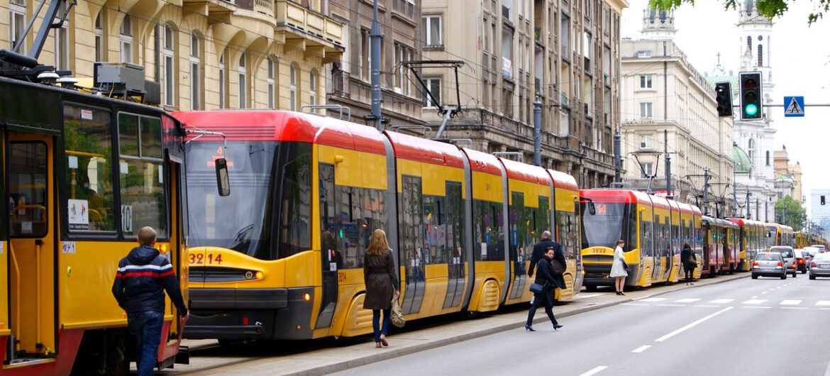 CBOS: 42 proc. Polaków odczuwa irytację na myśl o sytuacji w Polsce
