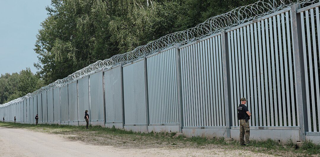 Przy granicy znaleziono martwego imigranta. Grupa Granica obwinia Donalda Tuska