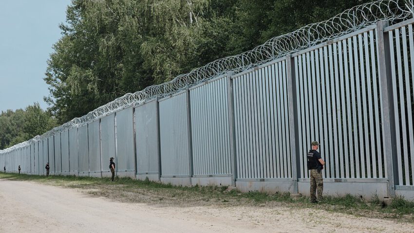 Przy granicy znaleziono martwego imigranta. Grupa Granica obwinia Donalda Tuska