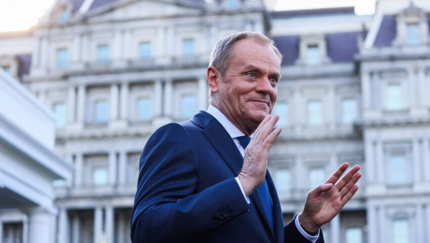 Tusk podziękował prof. Glapińskiemu. Jeszcze niedawno chciał go zwolnić!