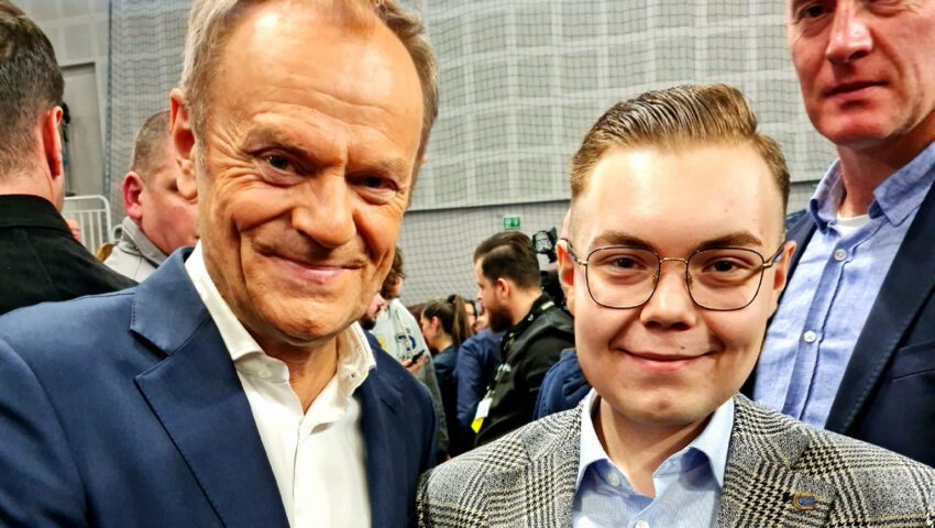 Dziś występuje obok Tuska, niedawno upamiętniał nazistowskich zbrodniarzy. Zmieniły się sympatie młodego polityka Platformy?