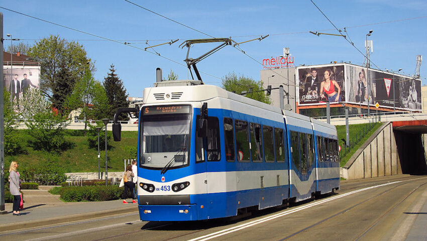 Eksplozja na dachu krakowskiego tramwaju? MPK zdradziło przyczynę