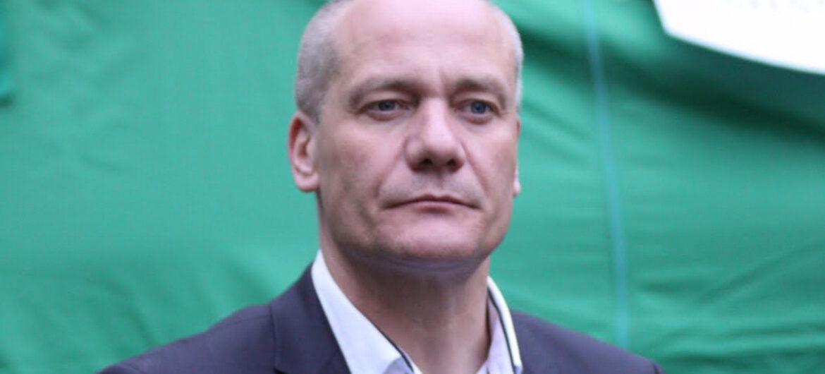 Aktor Piotr Zelt uniewinniony! Sąd uznał, że jego słowa o rzeczniczce Straży Granicznej to wolność słowa