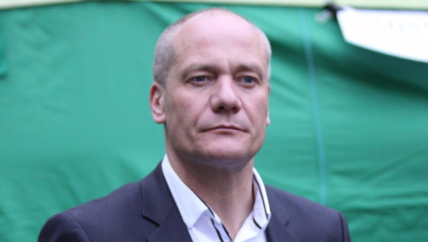 Aktor Piotr Zelt uniewinniony! Sąd uznał, że jego słowa o rzeczniczce Straży Granicznej to wolność słowa