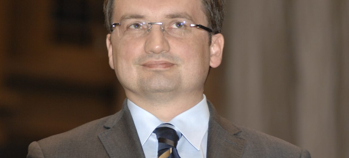 Internauci zarzucają Ziobrze, że symuluje chorobę. “Wyhamujcie” – apeluje znany lekarz