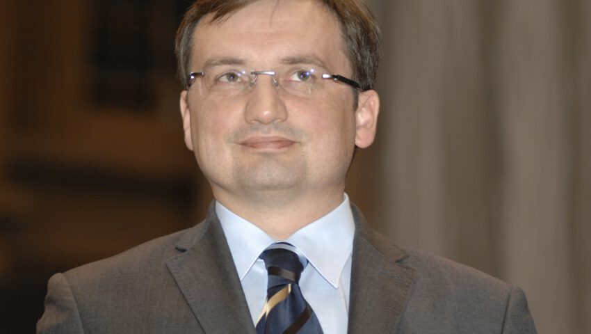 Internauci zarzucają Ziobrze, że symuluje chorobę. “Wyhamujcie” – apeluje znany lekarz