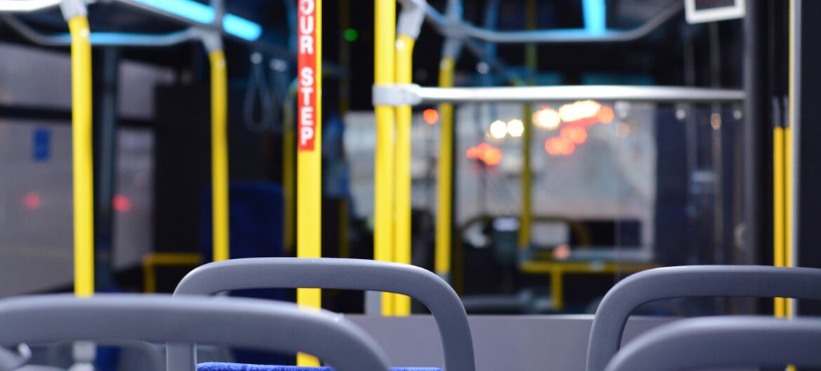 Autobus szkolny wjechał w dzieci i ich rodziców. Nie żyje 11 osób