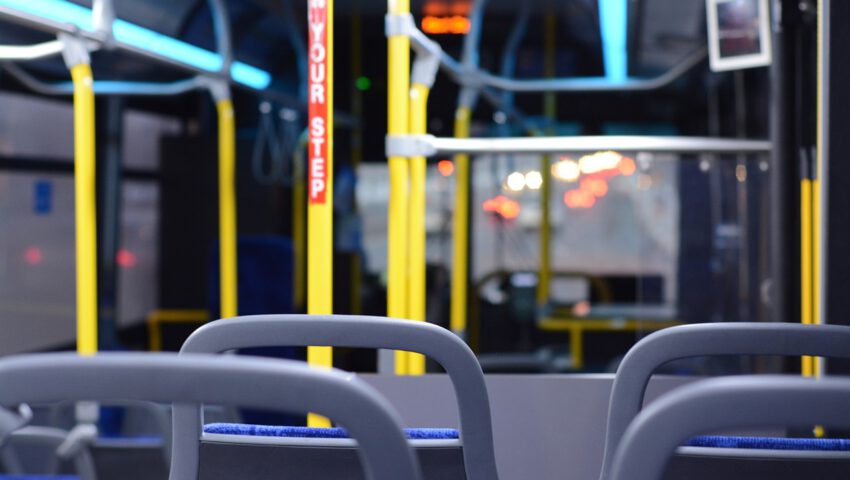 Autobus szkolny wjechał w dzieci i ich rodziców. Nie żyje 11 osób