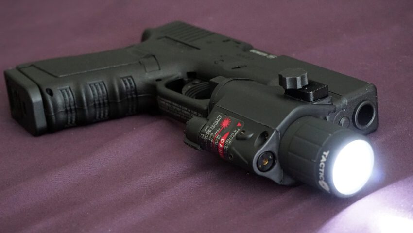 Dwulatek przyniósł do żłobka pistolet. Policja aresztowała jego matkę