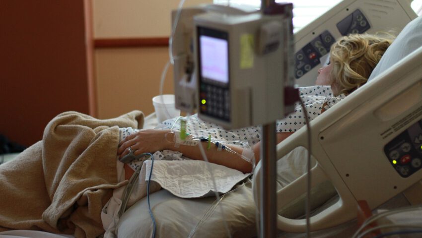 Koszmarny błąd lekarzy. Kobieta w ciąży przyszła na rutynowe badanie i straciła dziecko