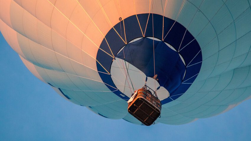 Balon wpadł na linie wysokiego napięcia. Na pokładzie były trzy osoby