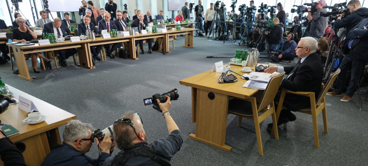 Jarosław Kaczyński o przesłuchaniu przed komisją ds. Pegasusa: “Czasem też trzeba rozmawiać z ludźmi z tej niższej półki”