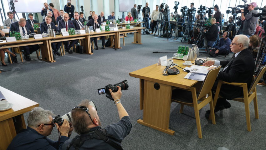 Jarosław Kaczyński o przesłuchaniu przed komisją ds. Pegasusa: “Czasem też trzeba rozmawiać z ludźmi z tej niższej półki”