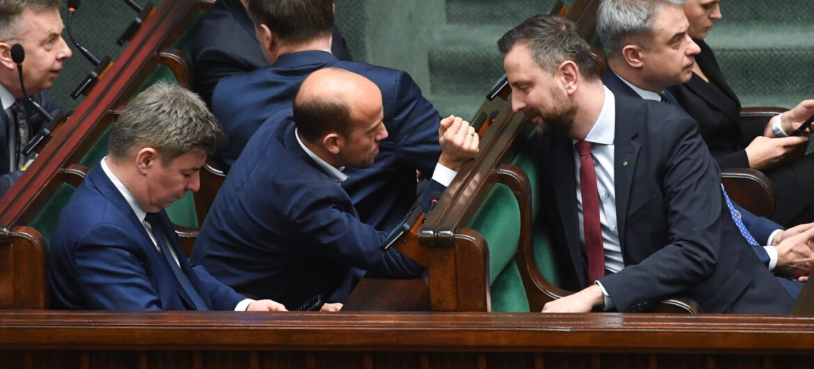 Sejm przyjął rządową informację o “możliwości popełnienia przestępstwa” M. Morawieckiego ws. KPO