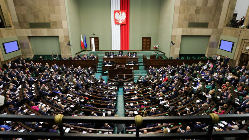 Od 1 kwietnia emerytury będą niższe. Wszystko dlatego, że emeryci żyją za długo